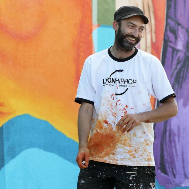 La fresque sur l'usine canson avance bien, après 5 semaines de travail sous un soleil de plomb le projet arrive bientôt à sa fin. Comme vous pouvez le constater la fatigue est grande mais nous gardons le sourire et l'énergie.
Photo @cedricdarbord
Les artistes :
@monsieurs6381 @hetaone
@filipe_toner. @dagsonsilva  #art
#graffiti
#urbanart
#graffitiart
#mural
#streetart
#painting
#loves
#ig
#photooftheday
#wallporn
#murals
#arte
#great
#arteurbana
#streetstyle
#kings
#exquisite
#arteurbano
#hdr